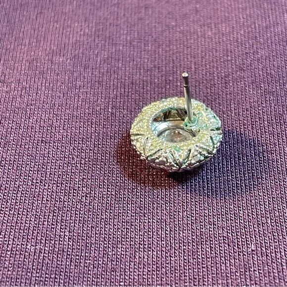 Radiant Crystal Rivoli stud earrings in silver - Picture 7 of 7